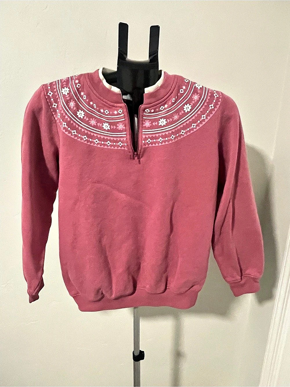 BLAIR Embroidered Pullover Sweatshirt in Pink Size SML